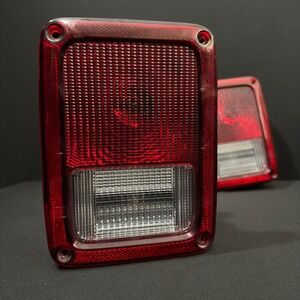 2007-2017‎ JEEP WRANGLER DRIVER & PASSENGER TAILLIGHT HALOGEN LAMP 07-17 OEM